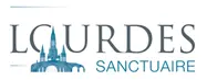 Offrir une fleur blanche à Notre-Dame de Lourdes